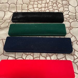 Bracelet box in multiple colors